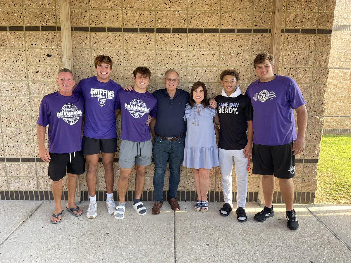 DutchtownFB's tweet photo. Special Thank you to State Representative Tony Bacala and his wife Lisa Bacala former Director of Secondary Education for Ascension Parish for sponsoring tonight’s Homecoming Steak Dinner. No Small feat feeding these guys! Thank you to our Griffin Parents for serving the team! https://t.co/3JNsgNRE6k