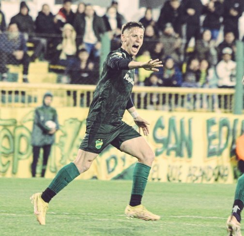 Leotango2022's tweet photo. La mística de @ClubDefensayJus está en su esencia y jugadores como #tripi que empujan para que se haga realidad. https://t.co/Ek2F9zLdko