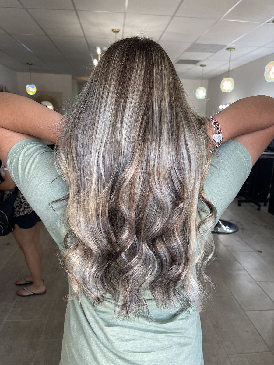 alissaspacheco's tweet photo. Hey y’all I’m looking to boost my clientele! I’m located in Somerset Tx at Dream Hair Color Studio.  Availability posted below! https://t.co/LTAotrP2ep
