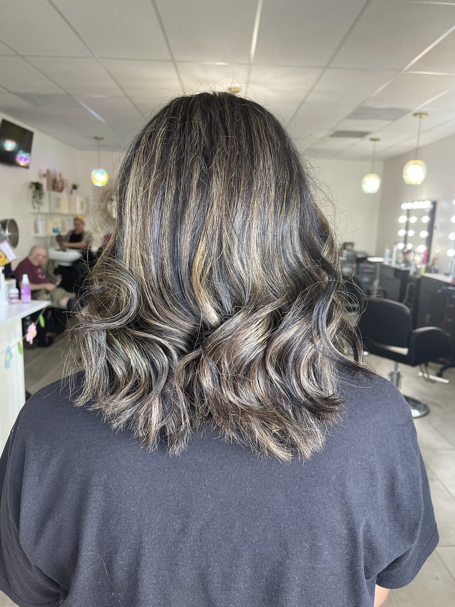 alissaspacheco's tweet photo. Hey y’all I’m looking to boost my clientele! I’m located in Somerset Tx at Dream Hair Color Studio.  Availability posted below! https://t.co/LTAotrP2ep