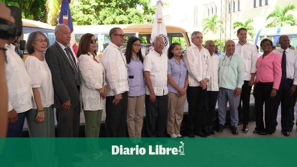 DiarioLibre's tweet photo. 📚 |#EducaciónDL| El transporte estudiantil llega al Distrito Educativo 15-04 con 220 autobuses
🔗https://t.co/RCDGafdAyT
#DiarioLibre #TransporteEstudiantil #DistritoEducativo #Autobuses https://t.co/0epaKo6IsI