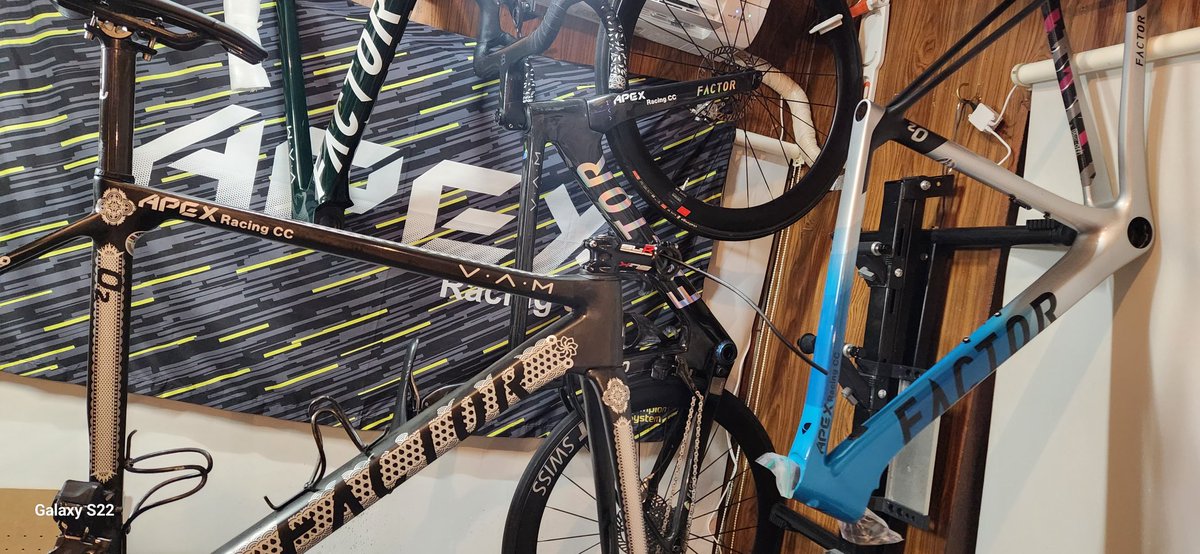 MKR415's tweet photo. 沖縄のファクター屋さんです。
ファクターしか売ってないです😅
#leveloapex #factor @Trisports_Cycle https://t.co/P7mcvflD0L