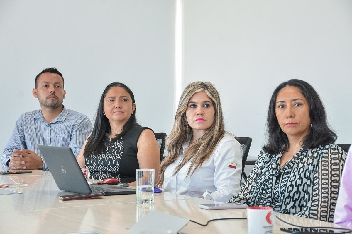 CCCASANARE's tweet photo. #Hoy, representantes de 19 organizaciones del Departamento suscribieron el acuerdo de voluntades para la conformación del Consejo Gremial de Casanare. Se designó como Presidente @FedepalmaOrg,  repr. María Paula Gómez y como Vicepresidente @CotelcoCasanare, repr. Aída Plazas. https://t.co/huzdJAmWpq