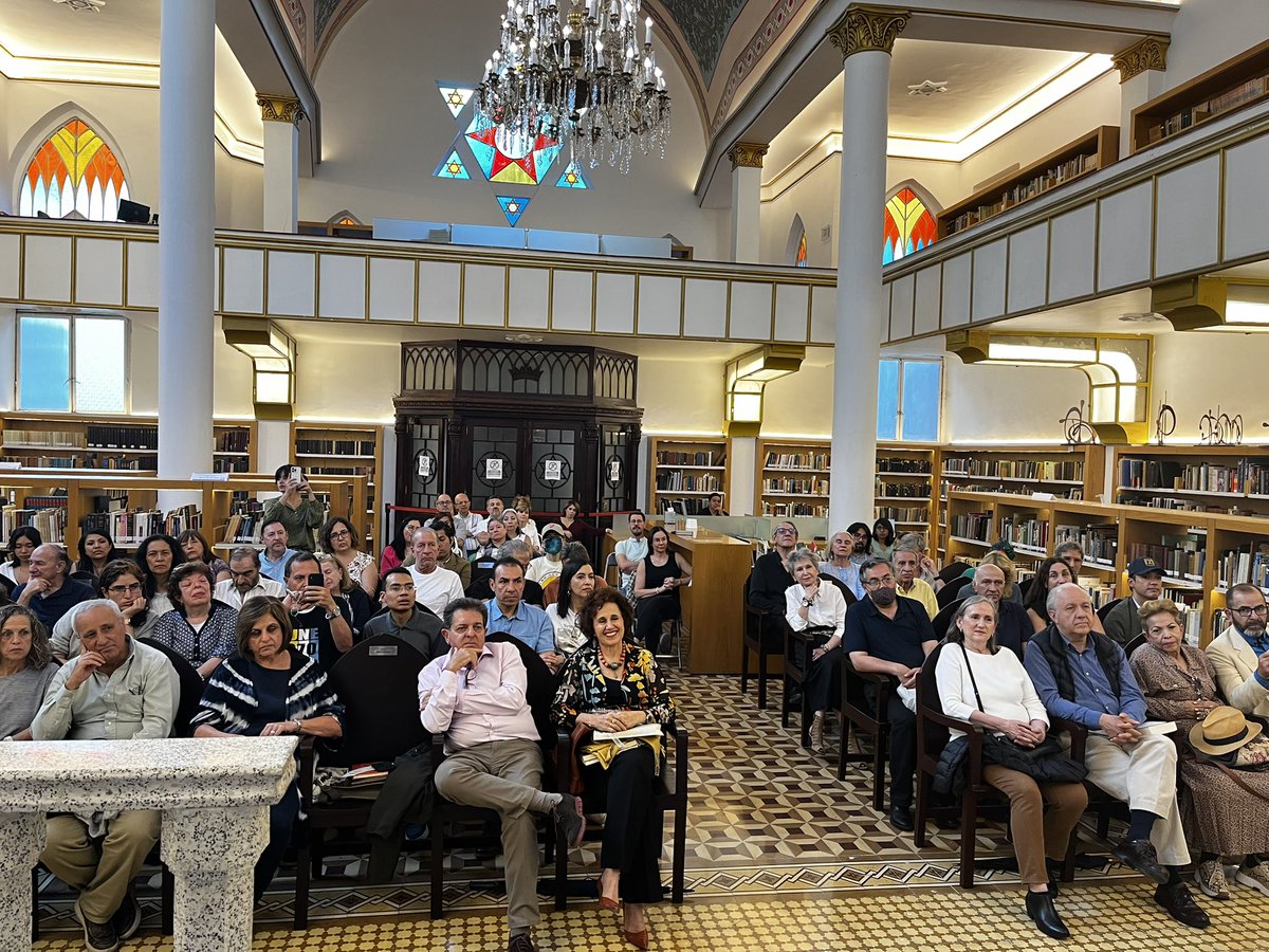 Una parte sumamente emotiva de la presentación de El jardín del mar el día de ayer en la <a href="/FILJUmx/">FILJU México</a> fue decirle a mi nieto de 8 años ahí presente, que nunca se puede volver a repetir un Holocausto que podemos ser mejores seres humanos. <a href="/penguinlibrosmx/">Penguin Libros México</a> <a href="/cdijum/">CDIJUM</a> <a href="/nagrelaeditores/">Nagrela Editores</a>