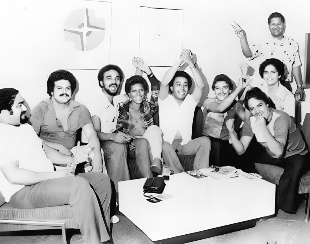 Chris_Montz's tweet photo. La artillería pesada de La Sonora Ponceña: Miguelito Ortiz, Heriberto Santiago, Santos Godineaux, Yolandita Rivera, Papo Lucca, Little Johnny Rivero, Cuchy Castro, Ángel Hernández y Tito Gómez, año 1978. https://t.co/Bw0GWSCU6i