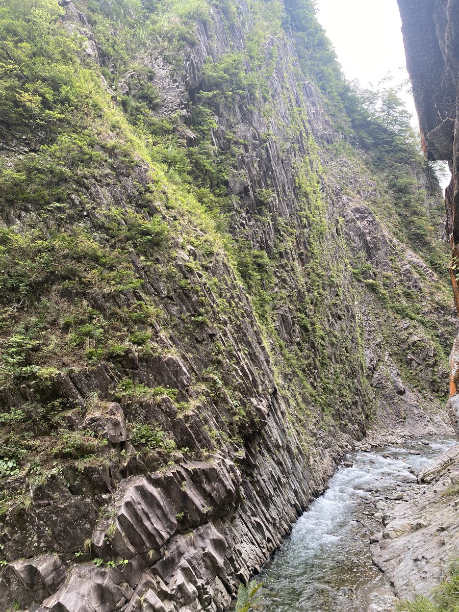 『清津峡渓谷トンネル その2』
もう1週間前...
最深部は神秘的な空間〜
ほぼ人がいない状況で体験できました！早起きしてよかった！！

#清津峡
#ラルクノミライ