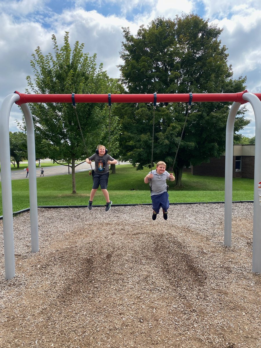 We are back + excited for a great year ❤️😊All smiles for these two at Recess!! #HHhappy