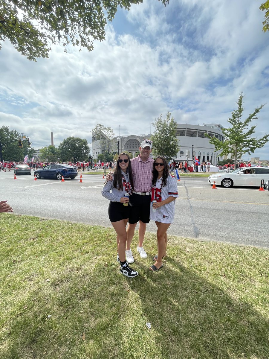 BuckeyeJC714's tweet photo. Two of my favorite Buckeyes! @corie_kuras @alikuras 
🌰🏈🐧
📍 Columbus, Ohio https://t.co/JiXutaXJvC