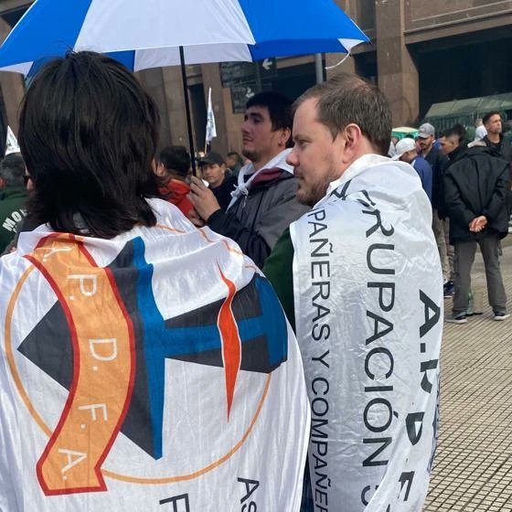 JApdfa's tweet photo. #CABA 📌

EL SALARIO NO ES GANANCIA

Hoy, en representación de nuestro @apdfanacional  acompañamos la movilización convocada por #CGT en apoyo a la medida impulsada por el ministro de economía y candidato a presidente @SergioMassa @hectordaer
#AdrianSilvaConduccion https://t.co/6Sr3mRR6Cq