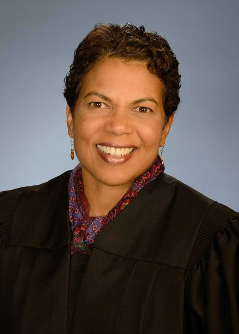 tomiahonen's tweet photo. Next failing Trump legal move

He files to ask Judge Chutkan to recuse herself from the DC case. This desperate ploy will fail. She instructs both sides to file motions &amp; will not delay the case because of this gambit

She also warns Trump attorneys they cannot break court rules https://t.co/Cj2p8yiI01