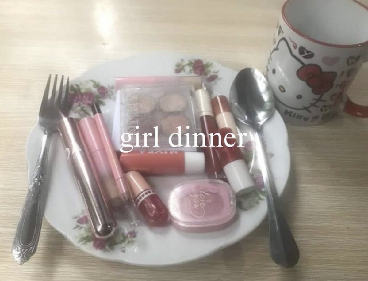 whotfisjovana's tweet photo. https://t.co/T7ph79sERH