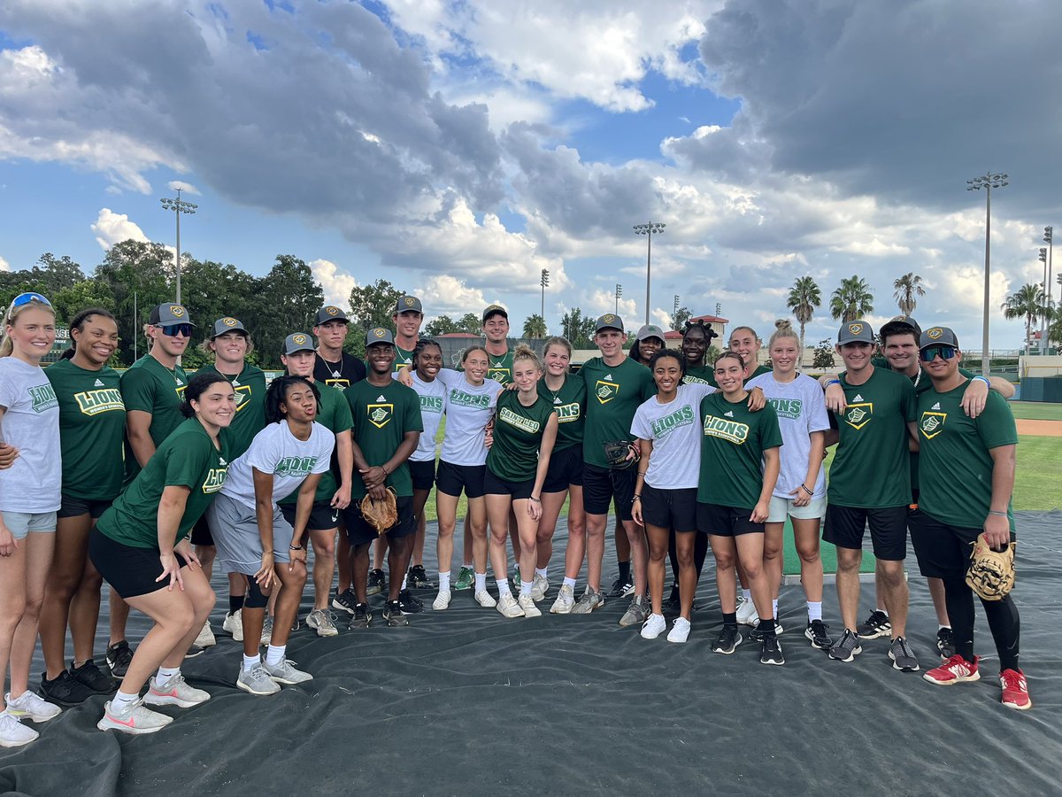 Saint Leo Baseball (@saintleobase) on Twitter photo Happy to host <a href="/SaintLeoWBB/">Saint Leo WBB</a> for some on field BP today ! Cant wait to see these women dominate on the court !! Happy to host <a href="/SaintLeoWBB/">Saint Leo WBB</a> for some on field BP today ! Cant wait to see these women dominate on the court !!