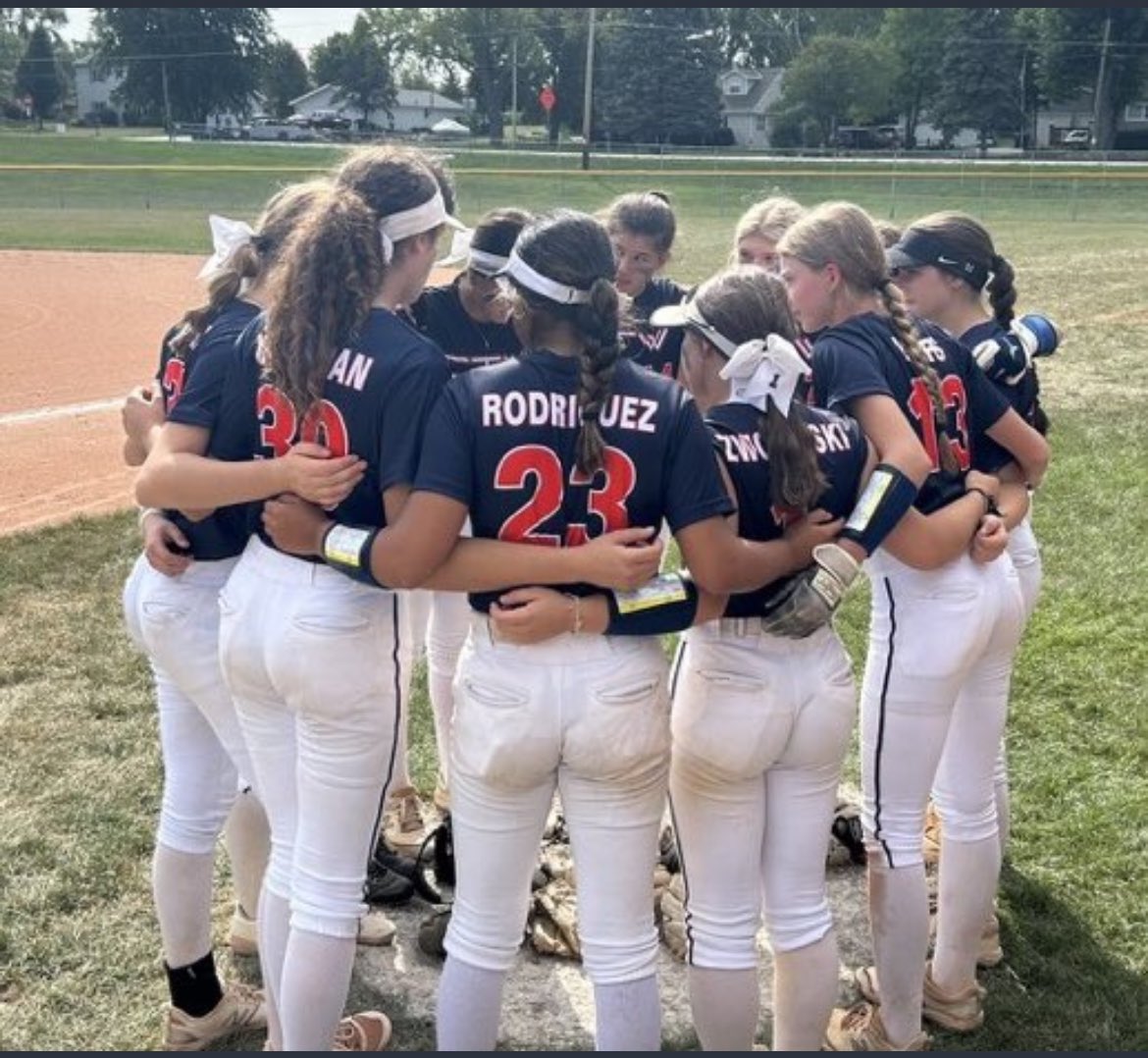 So excited to start this season with this team!  We accomplished 3rd place at the Queen of the Hill Qualifier in Salem, WI. and earned a spot at the Queen of the Hill Championship in Crown Point, IN this weekend! 
@CTW08NK
<a href="/LPLancersSB/">Lake Park Softball</a>
<a href="/PGFnetwork/">PGF</a>