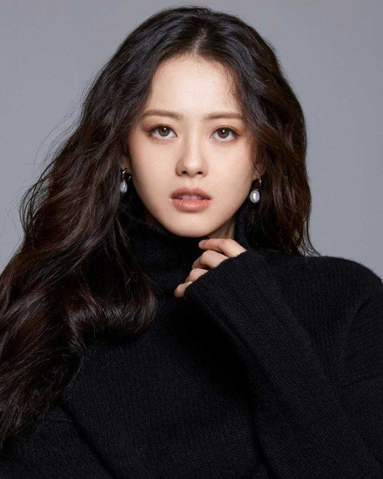 playdoramas's tweet photo. 🚨Notícia de última hora! Segundo informações, #KoASung deixará o elenco de #ChunhwaLoveStory devido a uma lesão.
E à atriz #GoAhRa a substituirá no papel principal feminino, a princesa Hwa-ri. O drama tem lançamento previsto para 2024! https://t.co/T5zWQvAszM