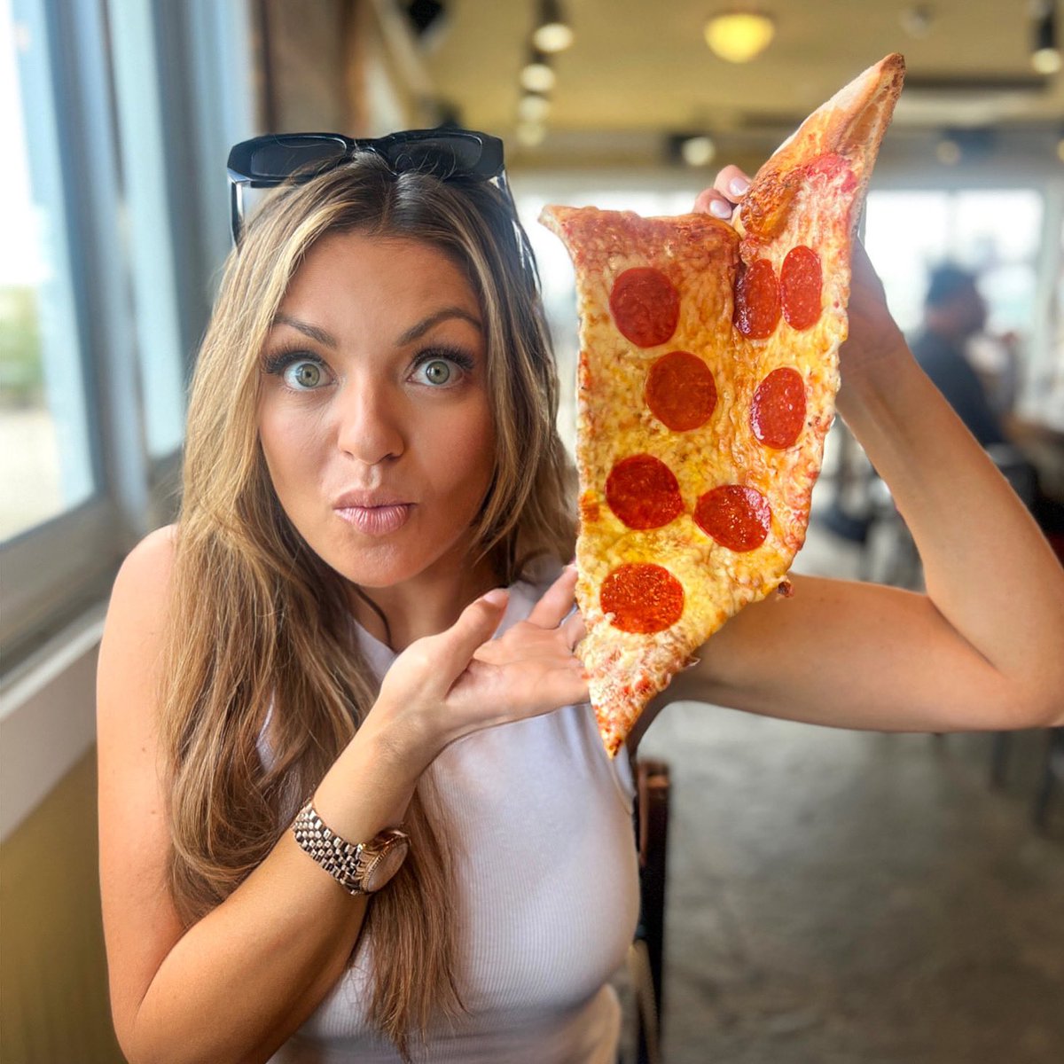 JaclynMarfuggi's tweet photo. This pizza is longer than Aaron Rodger’s Season 🫠 https://t.co/Mqmm50b24g