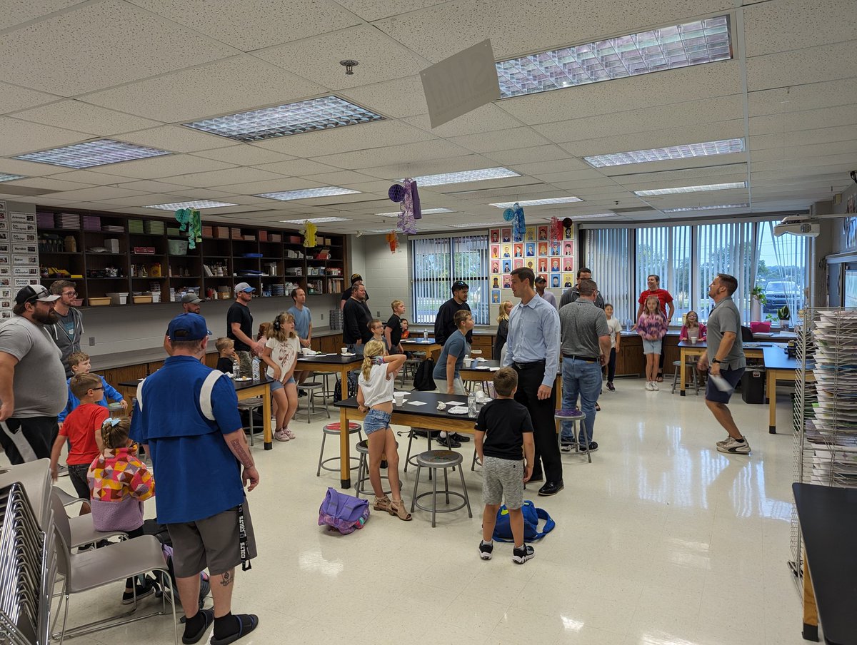 We had a FABULOUS first-ever @AllProDad turnout at #WeaRidgeElementary today! A huge thanks to Mr. Jake for leading so well! Can't wait for next month's meeting! @TSCSuper @14cfraley @BeAnnYounker