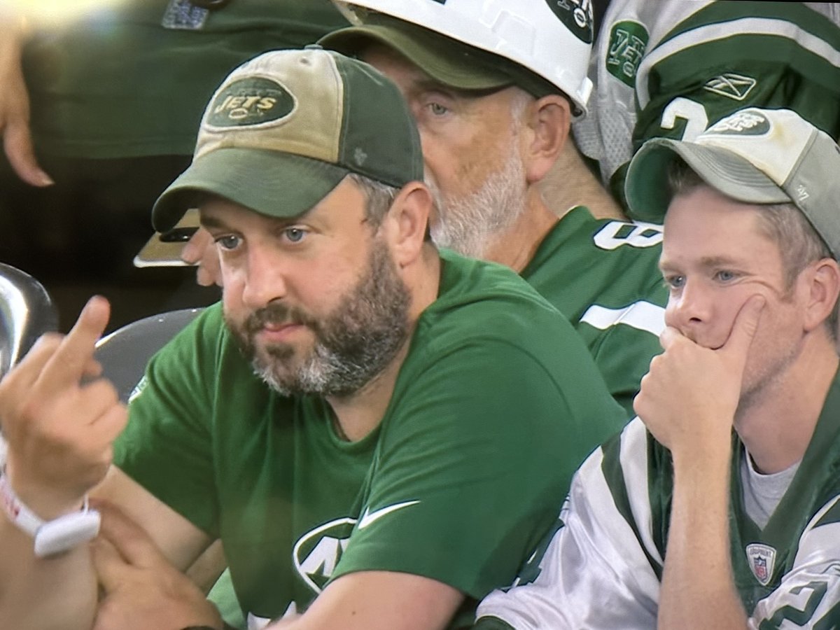 LizKnight_'s tweet photo. The timing was 🤌🏽🤌🏽🤌🏽. @ESPNNFL @espn #sports #NYJvsBUF https://t.co/SUu2I3ewmR