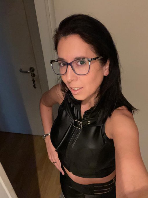 Buenas buenas!! C&oacute;mo est&aacute;n?  #martesdetentaci&oacute;n #Martesde contame de qu&eacute; tenes ganas hoy? https://t.<a href="/tag/martesdetentaci%C3%B3n"class="tags">#martesdetentaci&oacute;n</a><a href="/tag/martesde"class="tags"><span>#martesde</span></a>