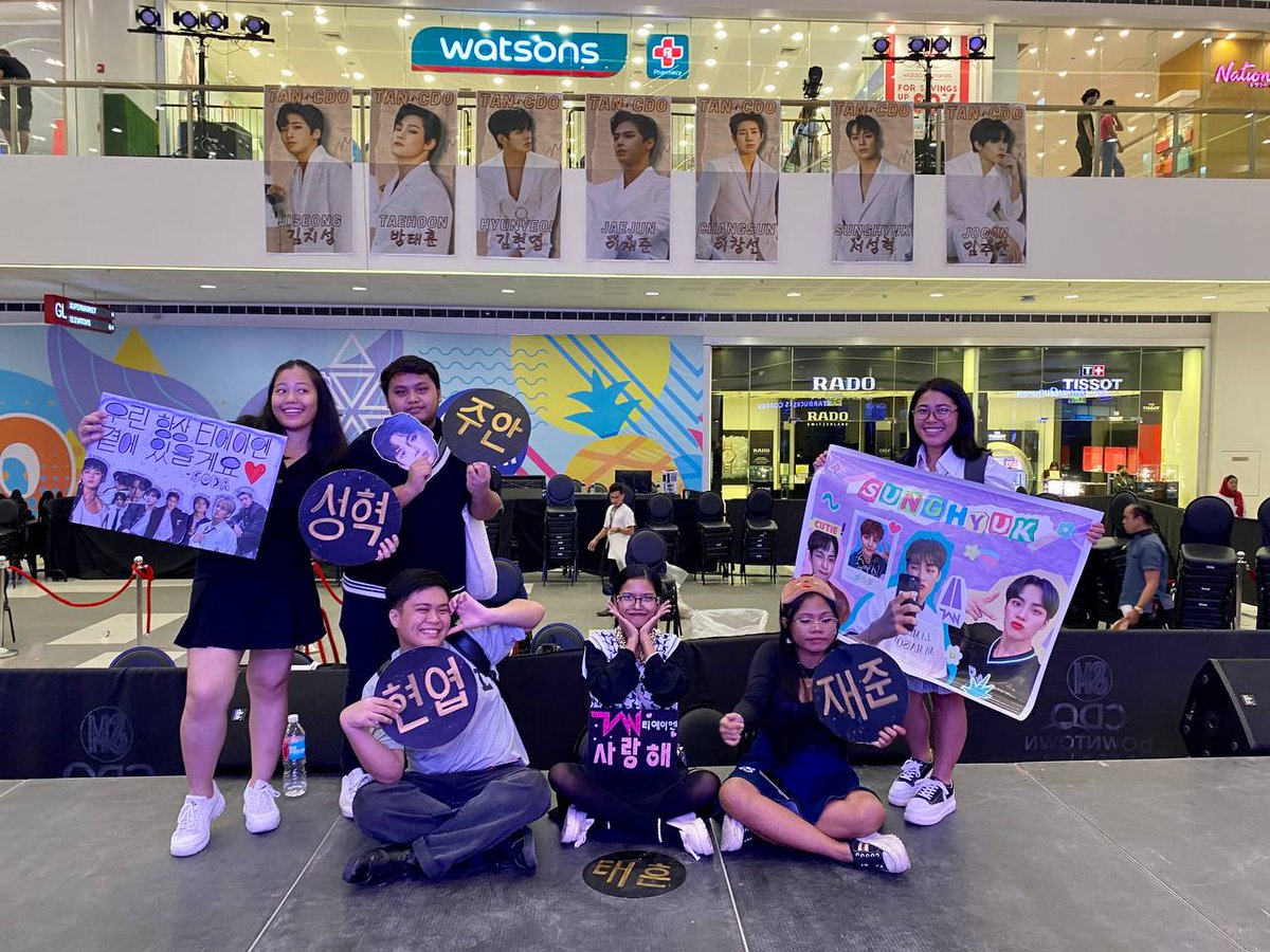 kyungminology's tweet photo. 6/9 

the people behind the success of the tarp fanproject, @tan_cdo ♡ https://t.co/7PVJK6eOMJ