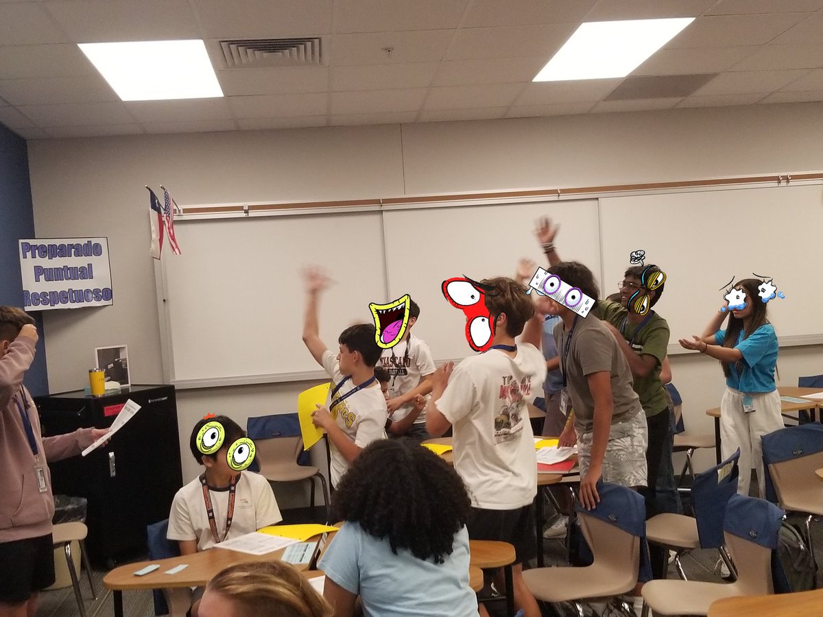 ClaudiaCWooD's tweet photo. #Headsup! New vocab, quick acquisition & students literally out of their seats excited to try out their new EspaΓ±ol - great Monday to #AlwaysBeAViking Somos #KatyISDLOTE @AdamsVikings @EjBrodt https://t.co/qv3YLfUISY