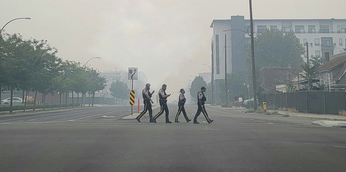 A candid shot by @kamloopsgurl shows 4 RCMP officers crossing the road amid the smoky skies and nearly abandoned streets of #Kelowna at the height of this summer's wildfires. We chat with the officers and the photographer about their experiences that day.
cbc.ca/listen/live-ra…