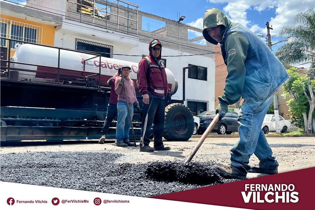 FerVilchisMx's tweet image. #Progreso | En este #MunicipioConValores trabajamos arduamente por mejorar las calles y su imagen urbana. Por ello, la @DDUyOPEca2022, con ayuda de la dragonera #Fénix2, ha comenzado con la segunda etapa del reencarpetamiento de la avenida Circunvalación.

#EcatepecAvanza