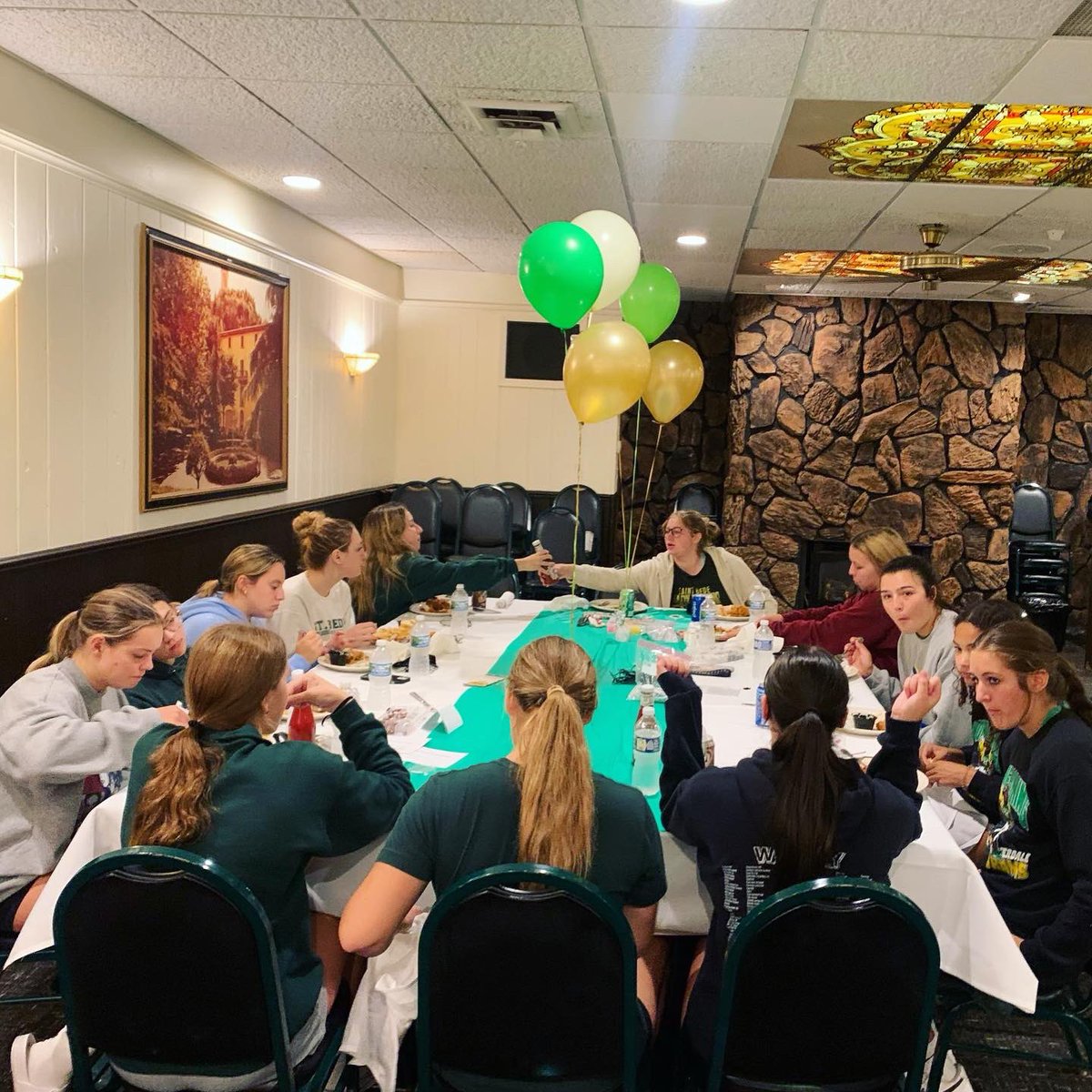 sba_volleyball's tweet photo. Thank you to the Hermes and McClain families for hosting team dinner tonight at Verucchi’s! 🏐🐻💚 #AKT

#stbedevolleyball #sbavolleyball #stbedeacademy #volleyball #ihsa #ihsavolleyball https://t.co/cinFH4IC5F