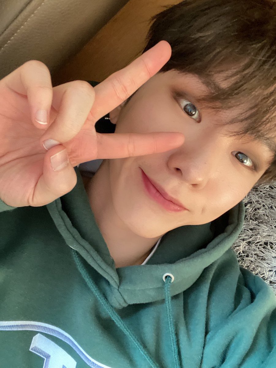 Rafa_Kimbb18983's tweet photo. A primeira vez que o vi cantar foi amor a primeira vista, ele faz os meus dias mais coloridos nΓ£o consigo imaginar meu mundo sem o kihyun, Γ© tanto amor que nΓ£o sei explicar, sΓ³ sei que meu amor e admiraΓ§Γ£o por ele sΓ³ faz aumentar a cada dia.β€οΈπ
#KibebeCheckIn https://t.co/jBieslOFqj