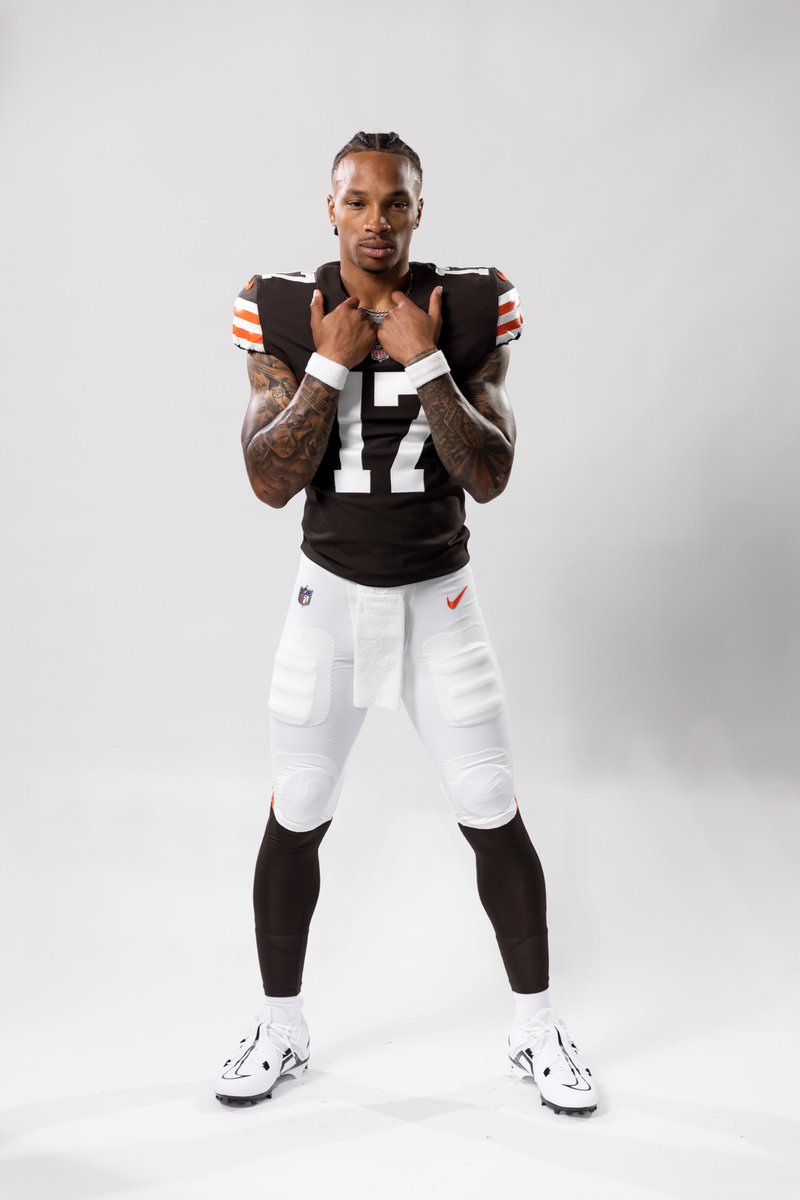SharpFootball's tweet photo. this is a petition to get Dorian Thompson-Robinson to the Jets

make it happen by any means necessary Woody https://t.co/xokqcO8oBH