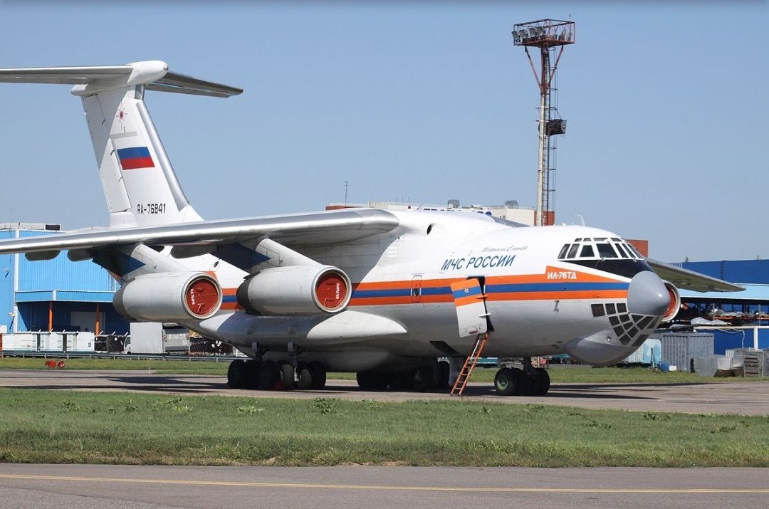 MannShein1's tweet photo. The Russian IL76 aircraft reportedly landed in NayPyiTaw at 04:30 hrs,Sep9, and delievered natural disaster relief supplies to the FascistSAC.
#WarCrimesOfJunta
#2023Sep12Coup
#WhatsHappeningInMyanmar https://t.co/XGxrLq2vZw