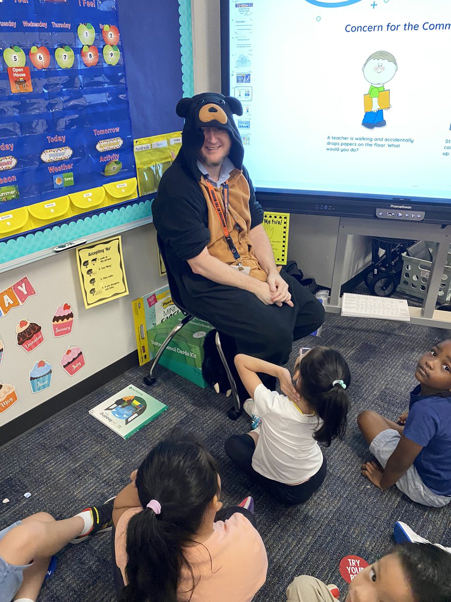 EvaPCFISD's tweet photo. Our awesome first grade teachers dressed up as characters to kick off reading this week! #Characters #Pigeon #Courduroy #Mouse #Bear @mlperez22 @_lindsayking_ @FelderTamera @CarrieAnneEd 📖 https://t.co/uGNqh108uX
