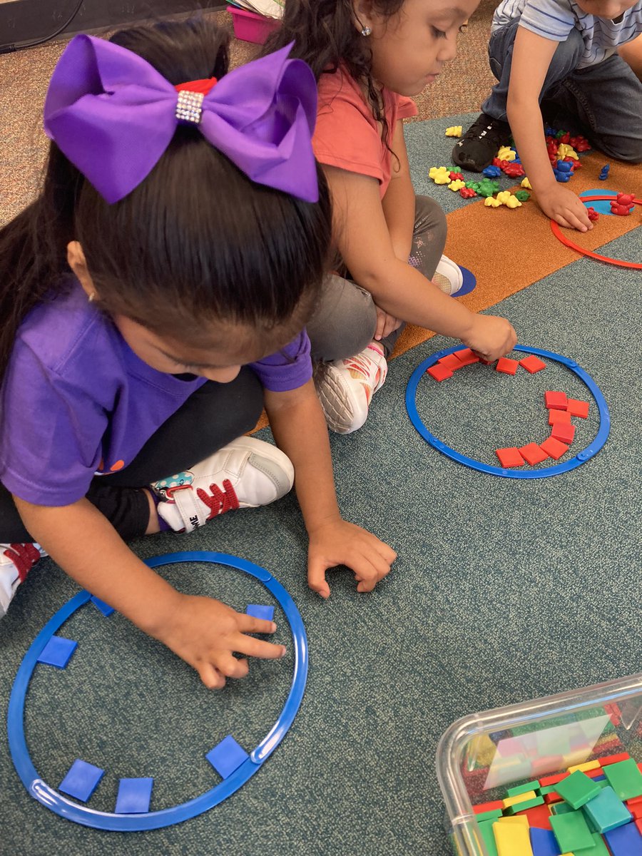MrsRosa_class's tweet photo. We started sorting this week @BBS_Learns @SBISD @SbisdPreK https://t.co/nXYA8mBfSN