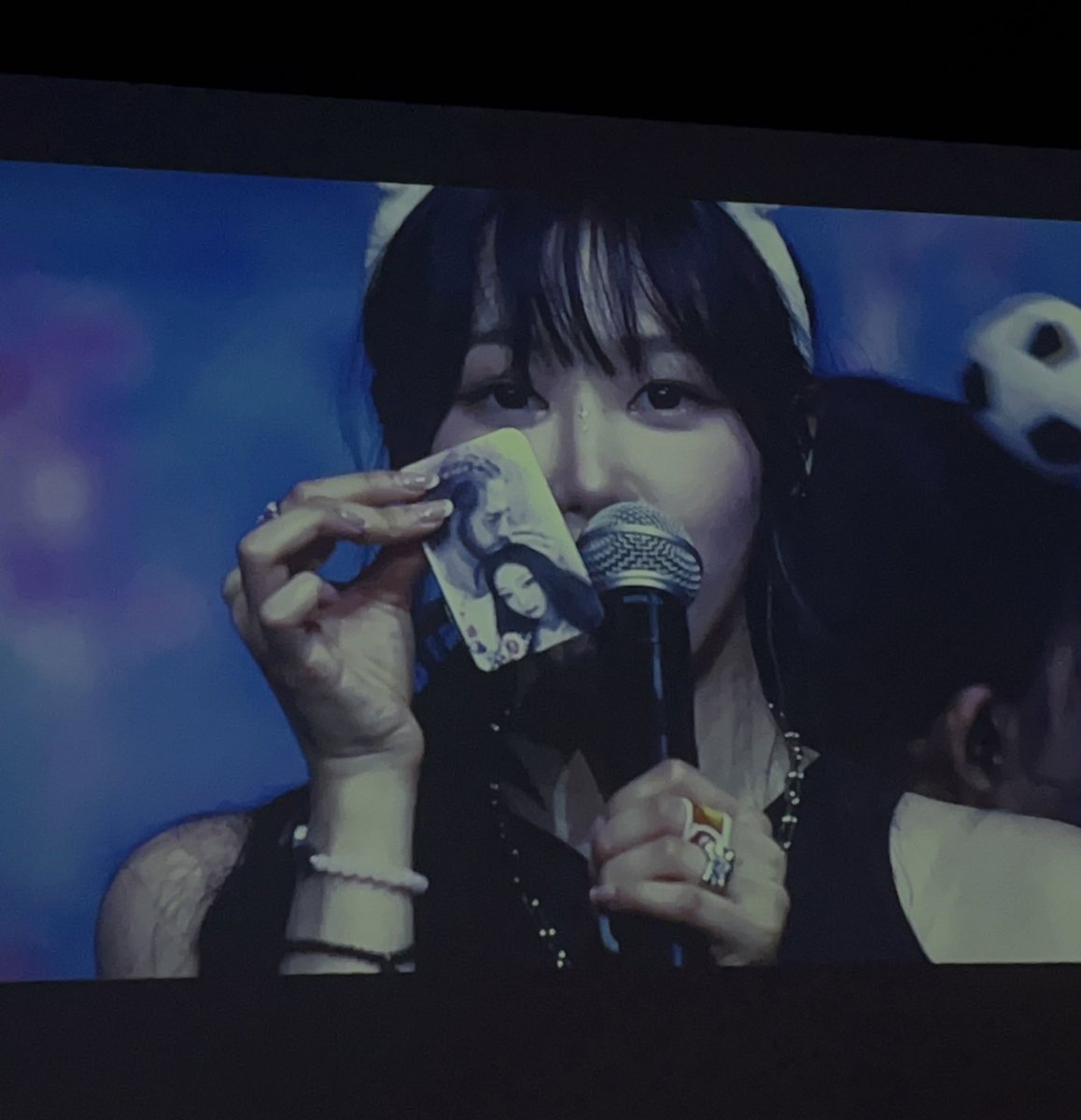 npomvtt's tweet photo. A GISELLE COM O CARD DE JESUS CRISTO 

#SYNK_HYPERLINEinSaoPaulo https://t.co/vEWdOWVDm9