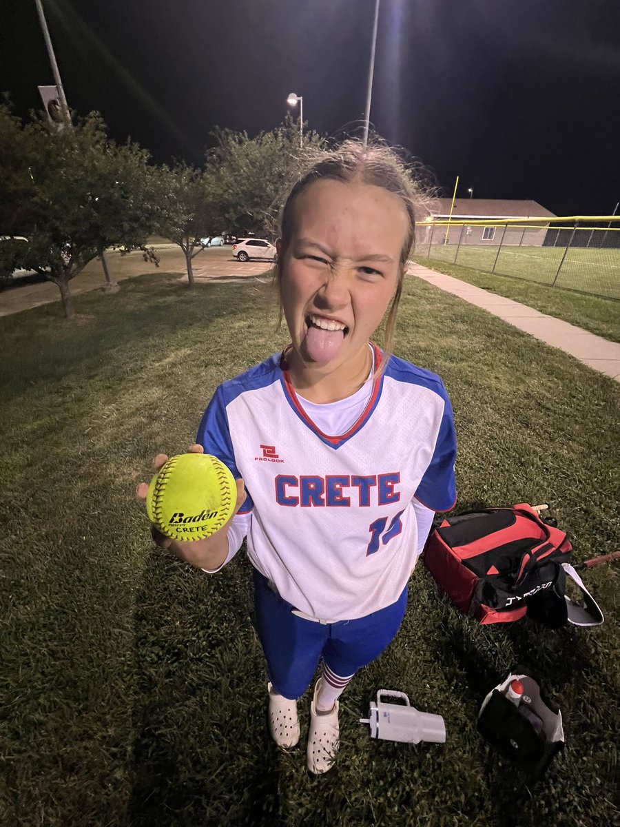 JV drops their game but Varsity gets a solid win tonight against York!

MVP goes to the team again for playing hard &amp; responding all night! 

Parde hits another 💣

Back in action tomorrow night at home for Senior Night! 

#WINTHEDAY #ROLLCARDS