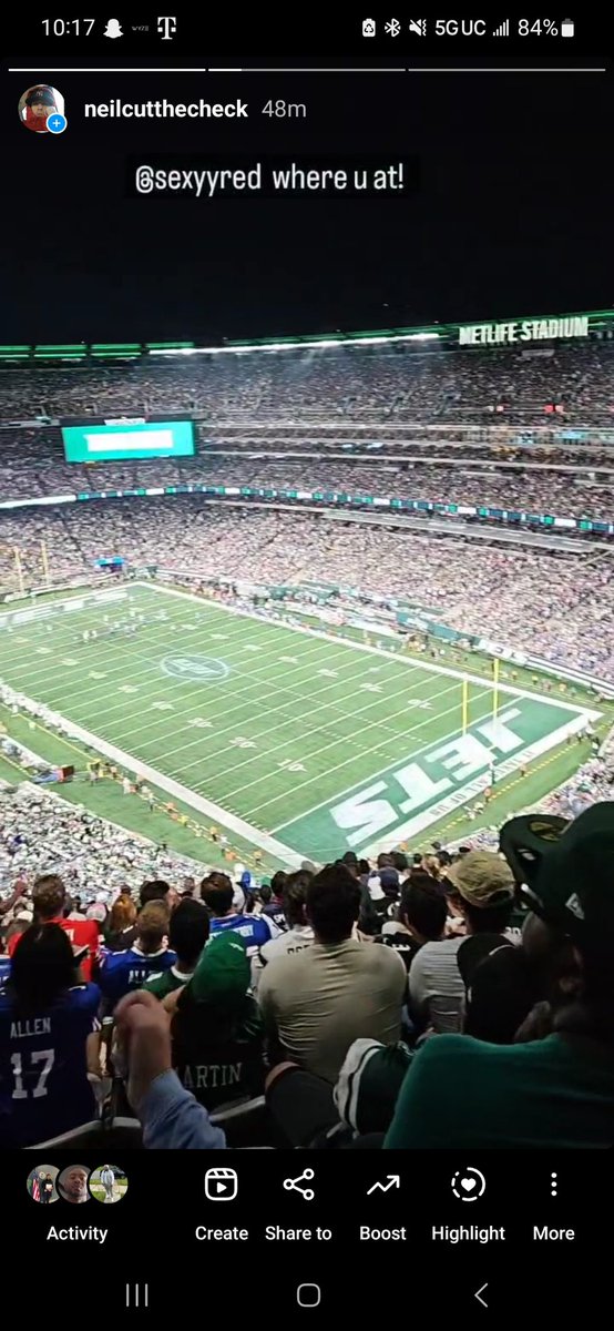 NEILCUTTHECHECK's tweet photo. @SexyyRed314_  at the game.. the Bills gonna win tho 🤣🤣 https://t.co/4SPlVP3gDA