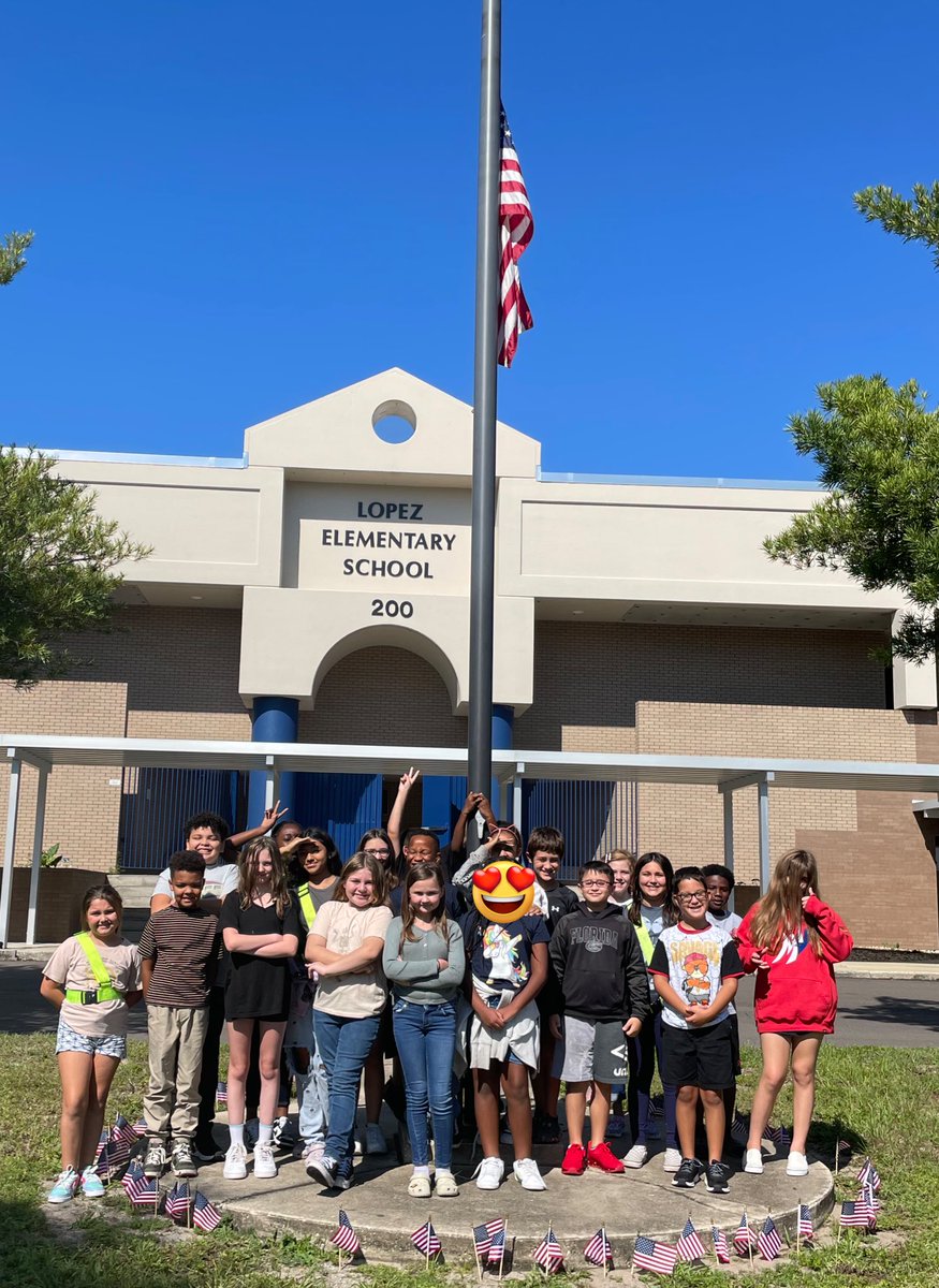 HCPSLopezElem's tweet photo. Remembering the lives of those forever affected by the events of 9/11. Honoring the heroes who served and continue to serve our nation 🇺🇸. #neverforget https://t.co/Ym0GLEqYJf