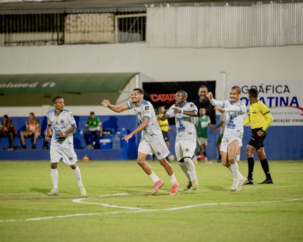ctecolatina's tweet photo. 🗣 Fiiiiiim de papooooo no Municipal!

Com muita garra, o CTE Colatina, jogando pela 3ª Rodada da Série B, bateu o Pinheiros por 1 a 0, gol de Ramon Vitor no segundo tempo, perto do fim da partida!

Seguimos em busca do nosso objetivo 💪 💪 💪 

📸 | Renan Oliveira 

#serieB https://t.co/1ZIlDBnNk5