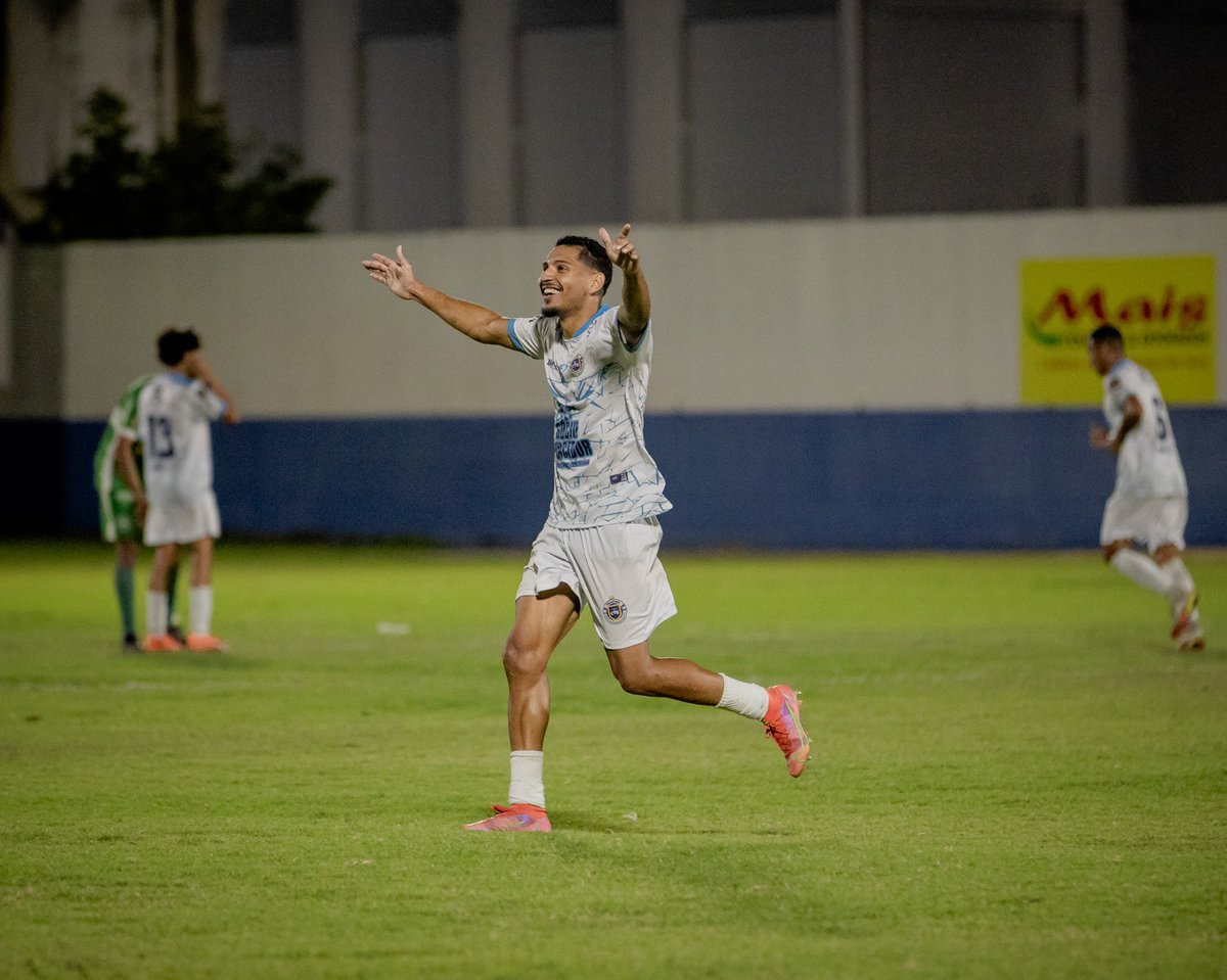 ctecolatina's tweet photo. 🗣 Fiiiiiim de papooooo no Municipal!

Com muita garra, o CTE Colatina, jogando pela 3ª Rodada da Série B, bateu o Pinheiros por 1 a 0, gol de Ramon Vitor no segundo tempo, perto do fim da partida!

Seguimos em busca do nosso objetivo 💪 💪 💪 

📸 | Renan Oliveira 

#serieB https://t.co/1ZIlDBnNk5
