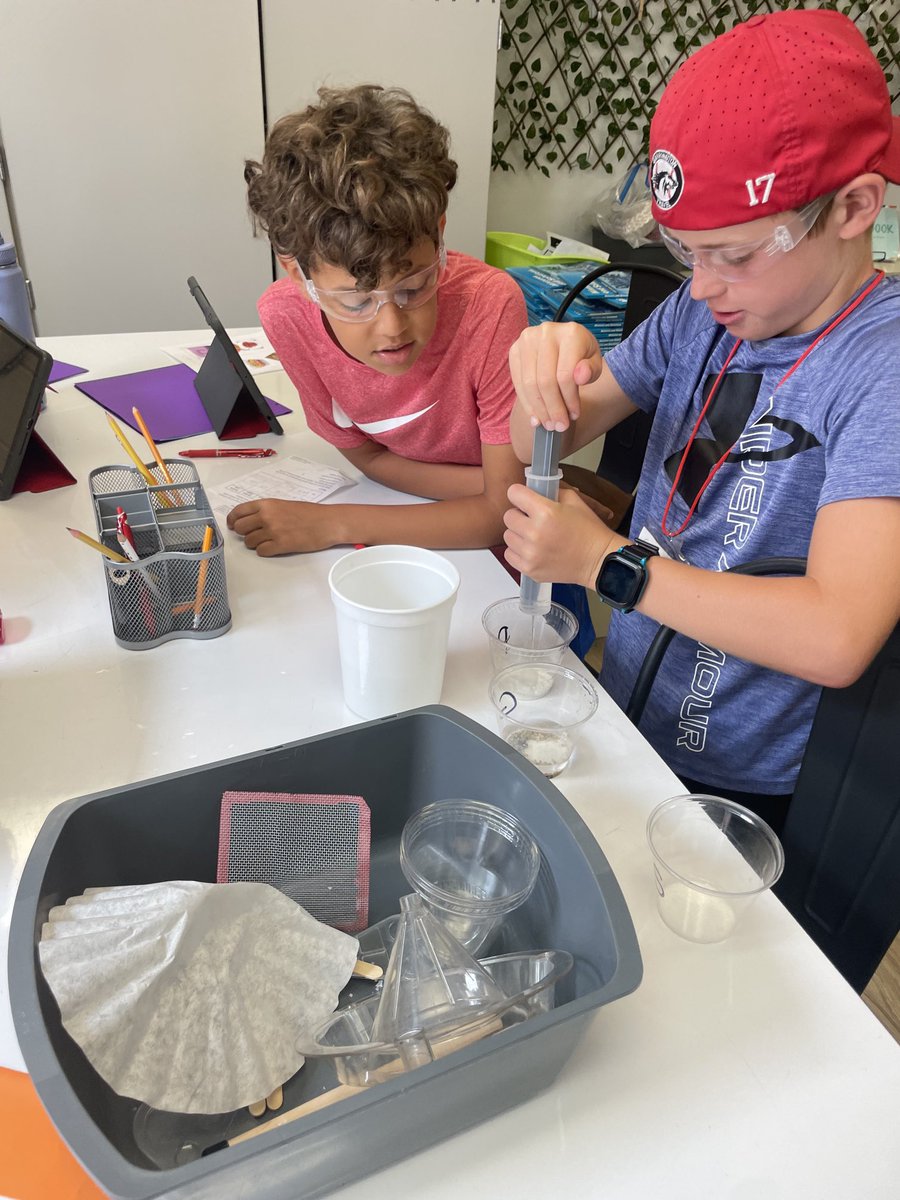 TinaReckampBMS's tweet photo. Ss explore “How can we separate a mixture?” @HoughStreet220 #bsd220 https://t.co/JyyzY4gSG1