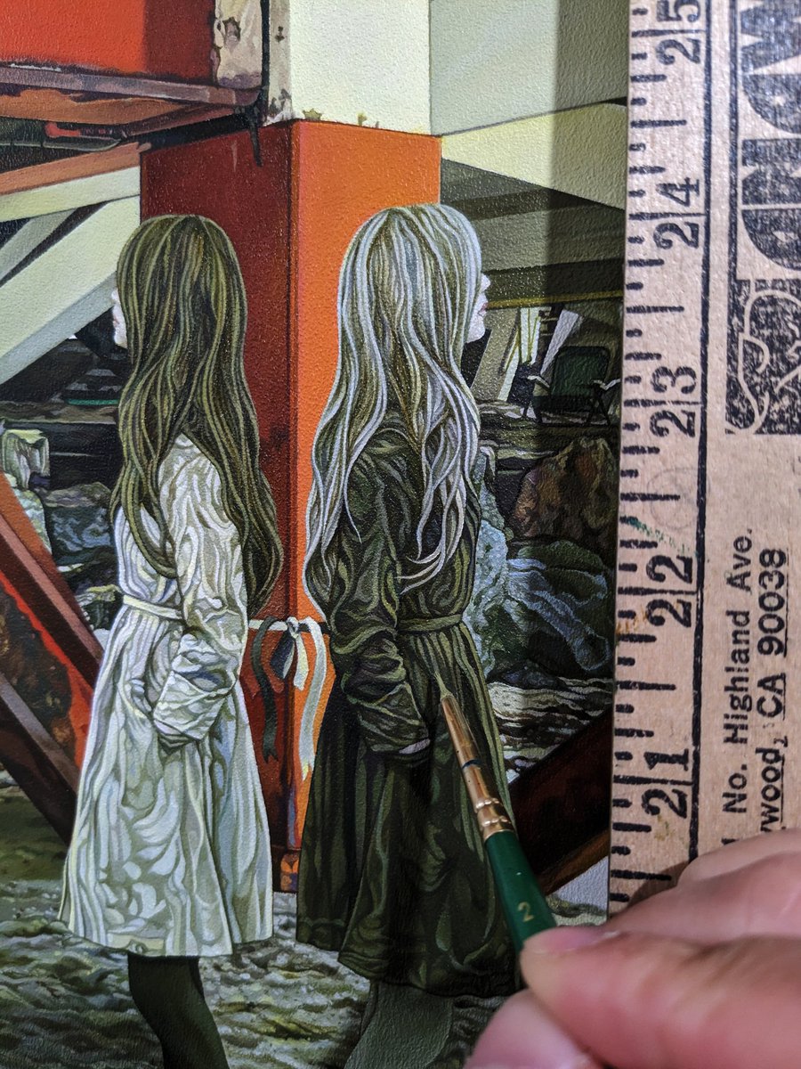 Adding textures to the sisters. This is a round piece titled 'Crimson Twins' (I hardly do round pieces but have been giving em a try recently) that'll be a part of my 'Secret Garden' solo exhibition with <a href="/ThinkspaceArt/">Thinkspace Projects</a> that's approaching this Oct 7.

#joleneLai #art #oilpainting