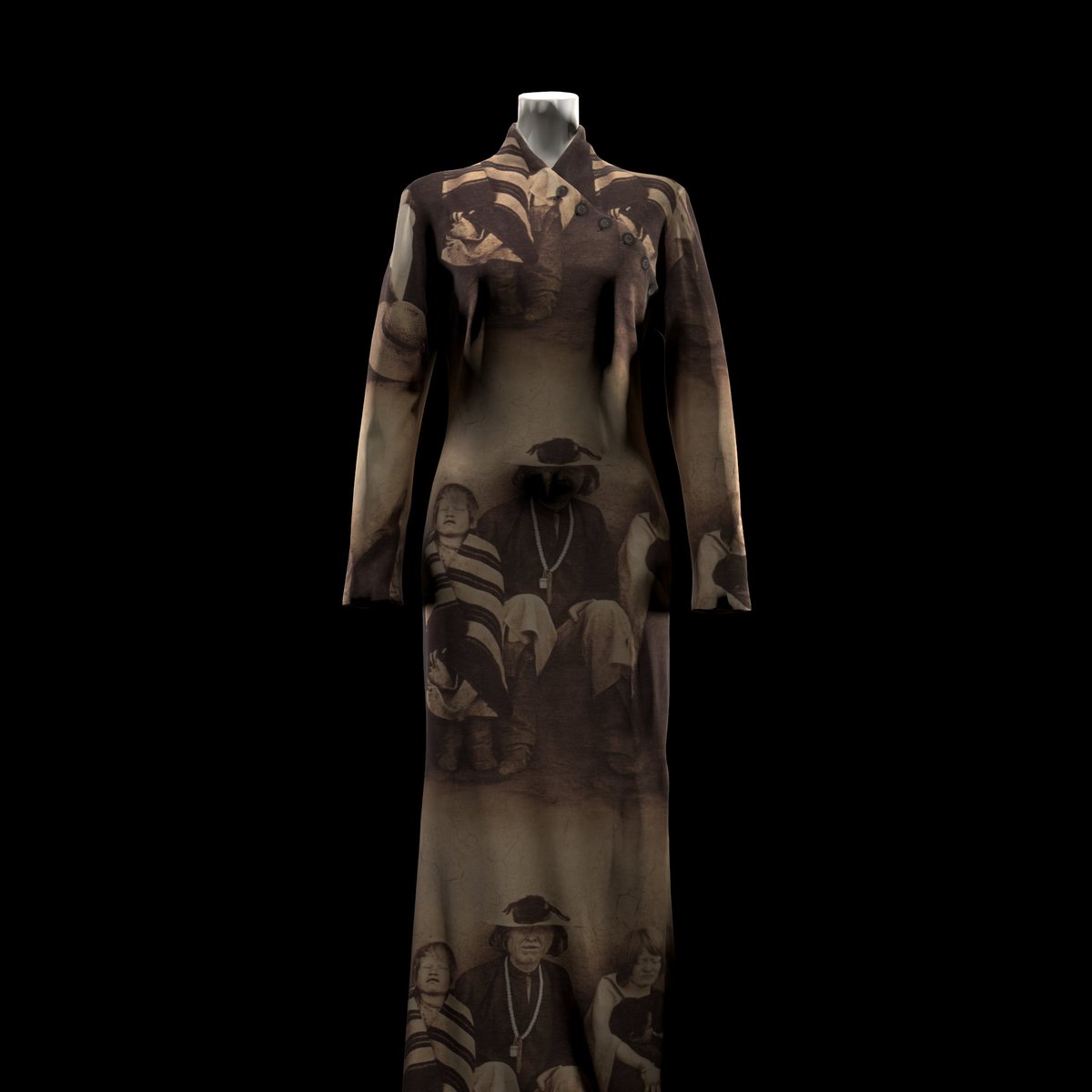 Alexander McQUEEN “Blind Colony Print Dress”
designer: Alexander McQueen
label: Alexander McQUEEN
year: Autumn/Winter 1996-97
#LA_MUSEUM