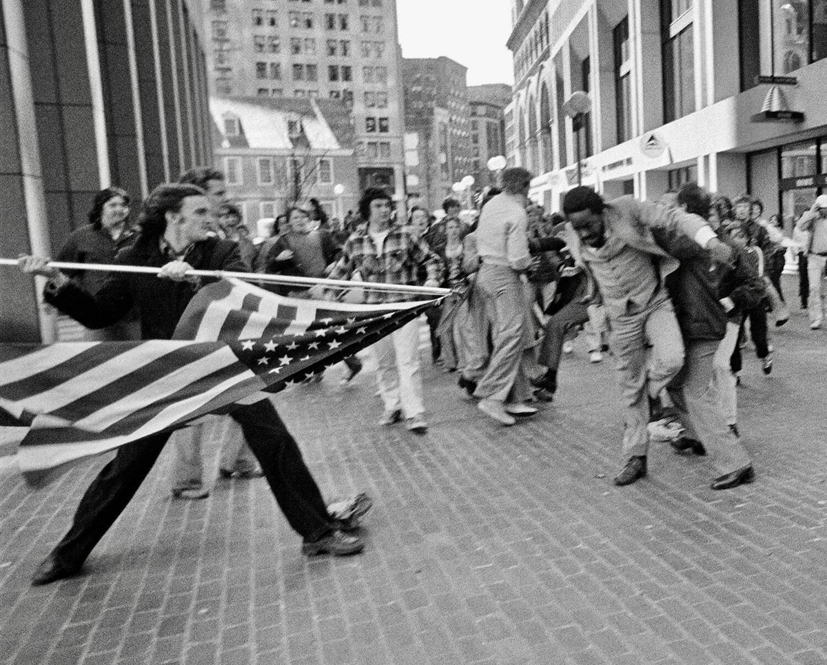 AmExperiencePBS's tweet photo. Stanley Forman would win a Pulitzer Prize for this photo of a white protester attacking Black lawyer Ted Landsmark with an American flag in Boston’s City Hall Plaza in April 1976.
#BusingBattlegroundPBS https://t.co/7oMNHzvt0d
