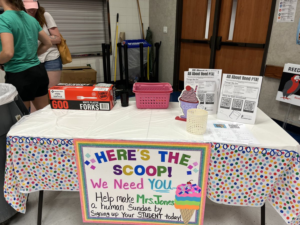 AP_ReedElem's tweet photo. What a fun night! First PTA meeting and event of the school year! We had a great time celebrating Reed’s 40th birthday! 🎉🎂🥳🦉@Reed_Elementary https://t.co/HWFpAogWqE