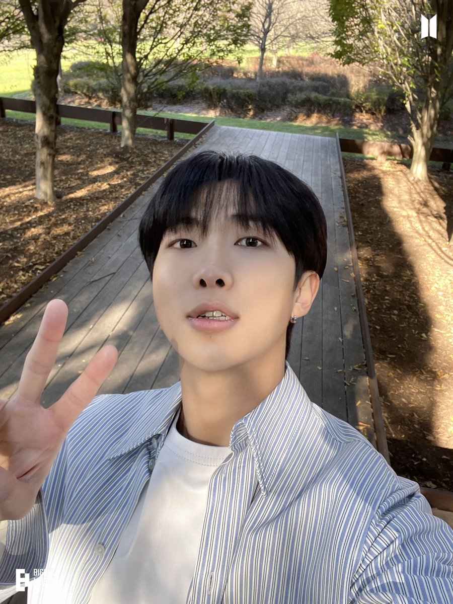 rmarchives's tweet photo. FAINTS https://t.co/BecHOSQg32