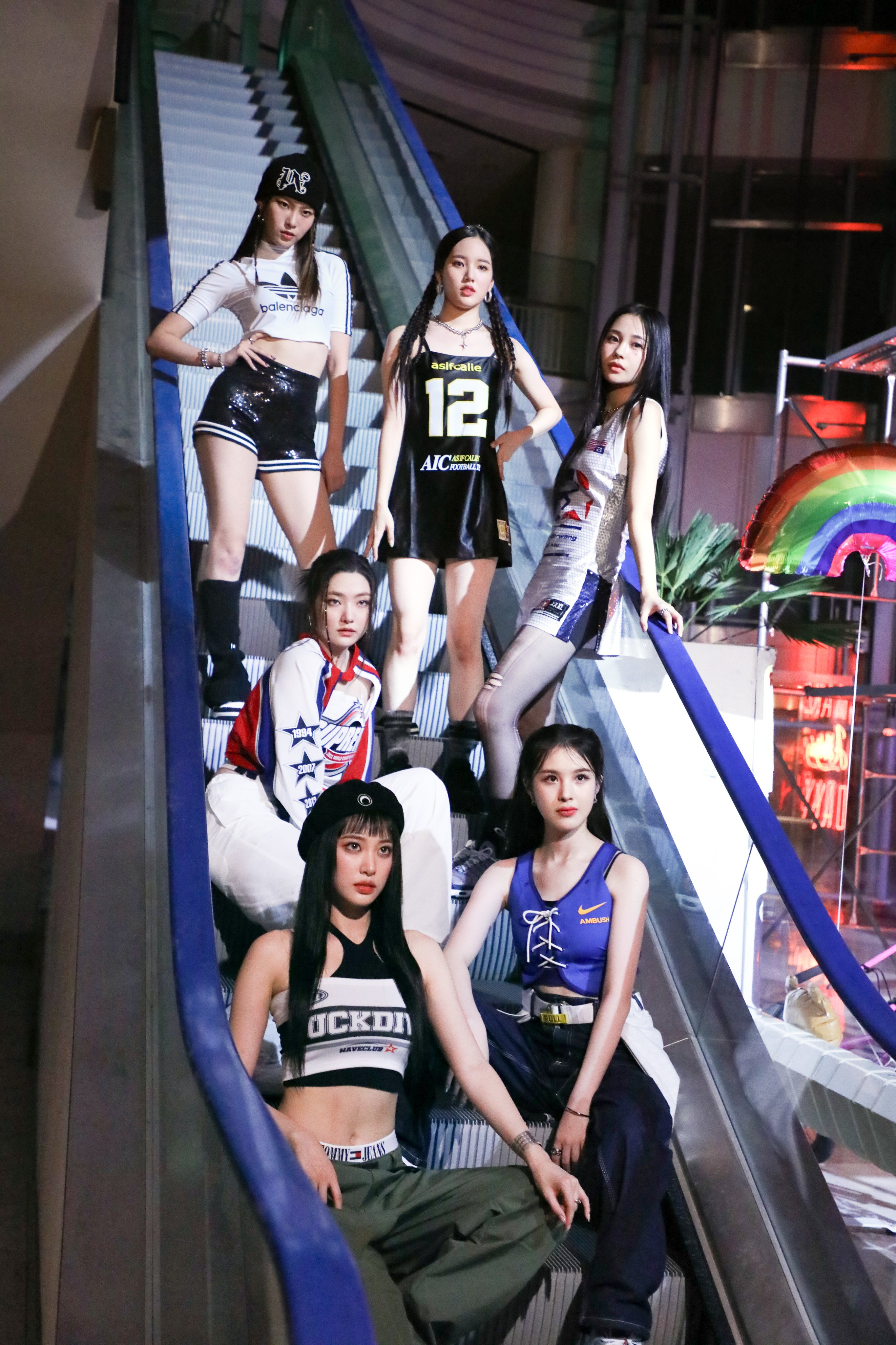 F5yzeK5bAAAH5eC?format=jpg&name=4096x4096