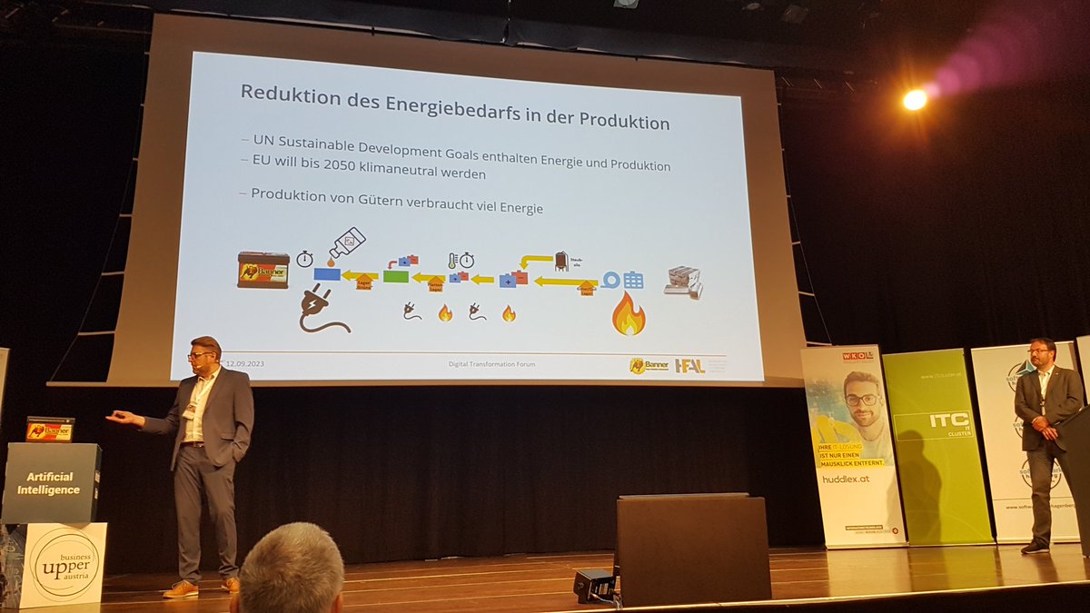 Romina_Golfam's tweet photo. "Wir verpacken Strom in Kunststoffkästen" Reinhard Bauer über Banner Batterien. 
#linz #itcluster https://t.co/JInkv87DLb