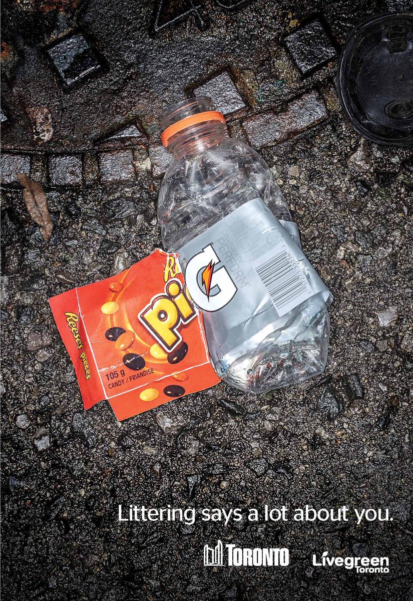 creapills's tweet photo. "Les déchets en disent long sur vous" - Campagne puissante et maligne de la ville de Toronto pour des rues propres 🚮 https://t.co/DmTUY0laAf