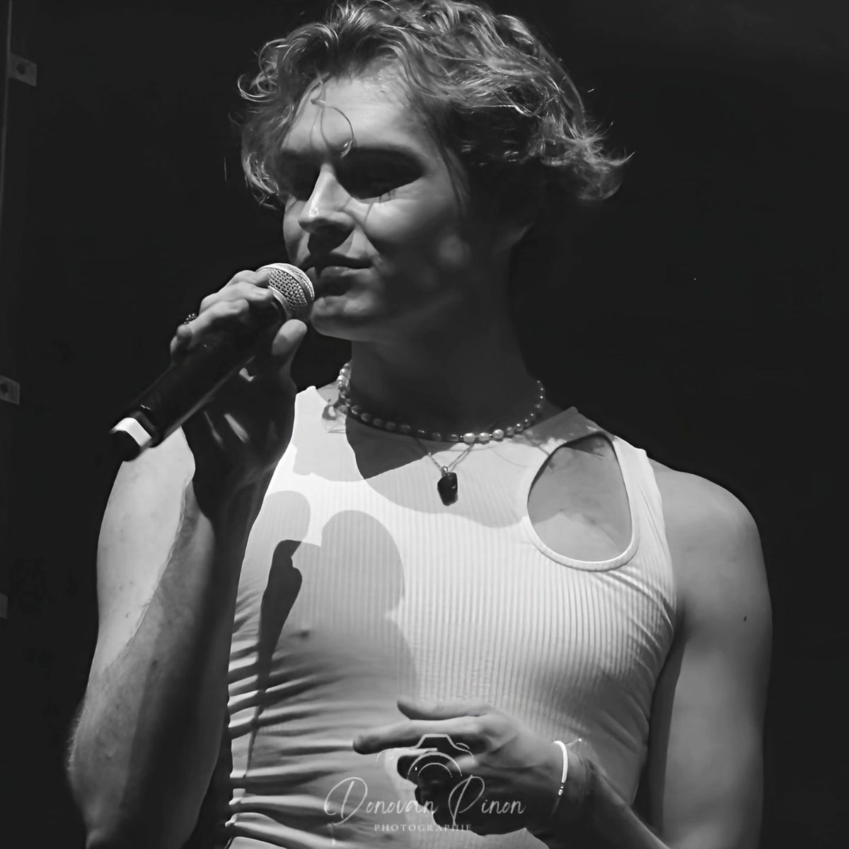 guedharian's tweet photo. Les photos du concert MONA FM par donovanpinon02 👇
https://t.co/1Thz5I7ZEy
#LouisAlbi #StarAcademy #QTTM #PDJ #concert https://t.co/Jsa3wnaD8u