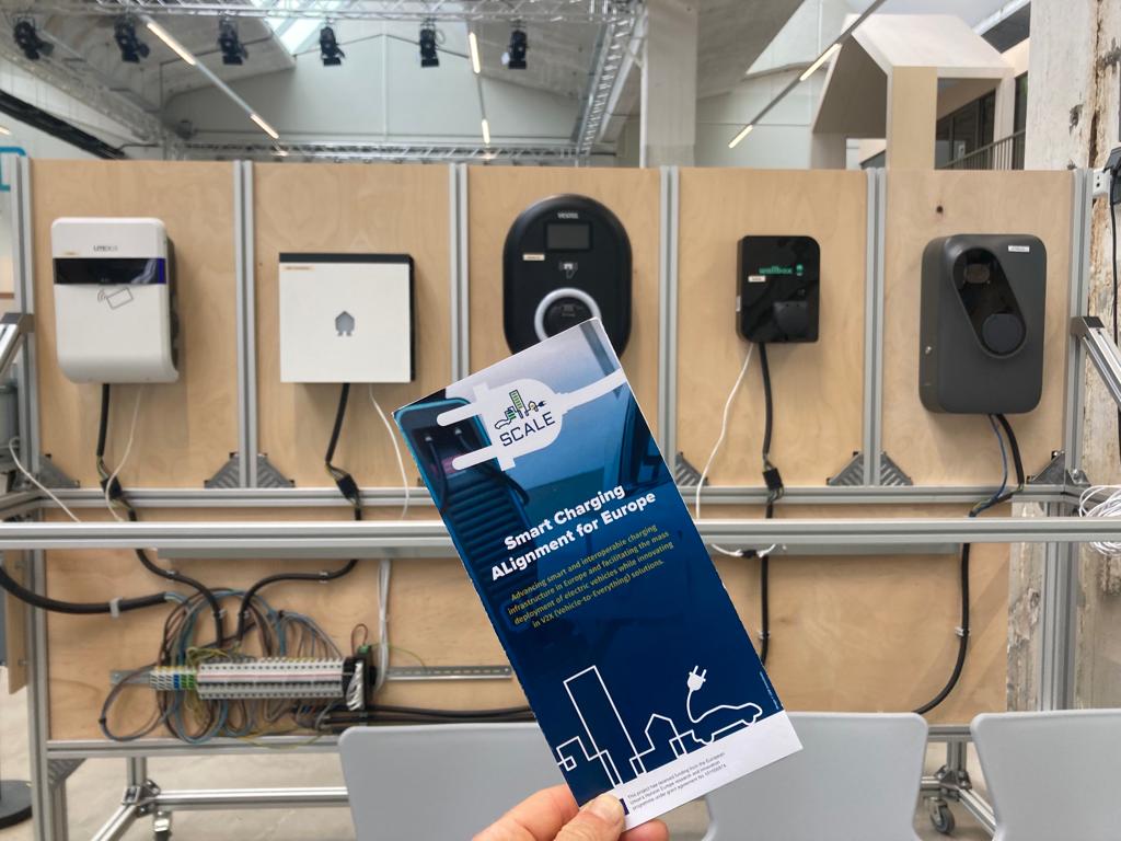 scaleproject_'s tweet image. Yesterday and today, SCALE is participating in the POLIS Network Regions and Clean Vehicles &amp;amp; Air Quality working group meeting in Arnhem 🇳🇱

SCALE is showcasing how #V2X and #smart charging can support cities and regions to reach their goals!

@elaadNL&apos;s Testlab ⬇️