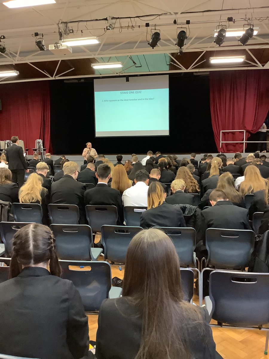 PoolHayesAcad's tweet image. Tuesday morning and all Year 11 are in their English Knowledge Blast. #unlockingyourpotential#PHAntastic!